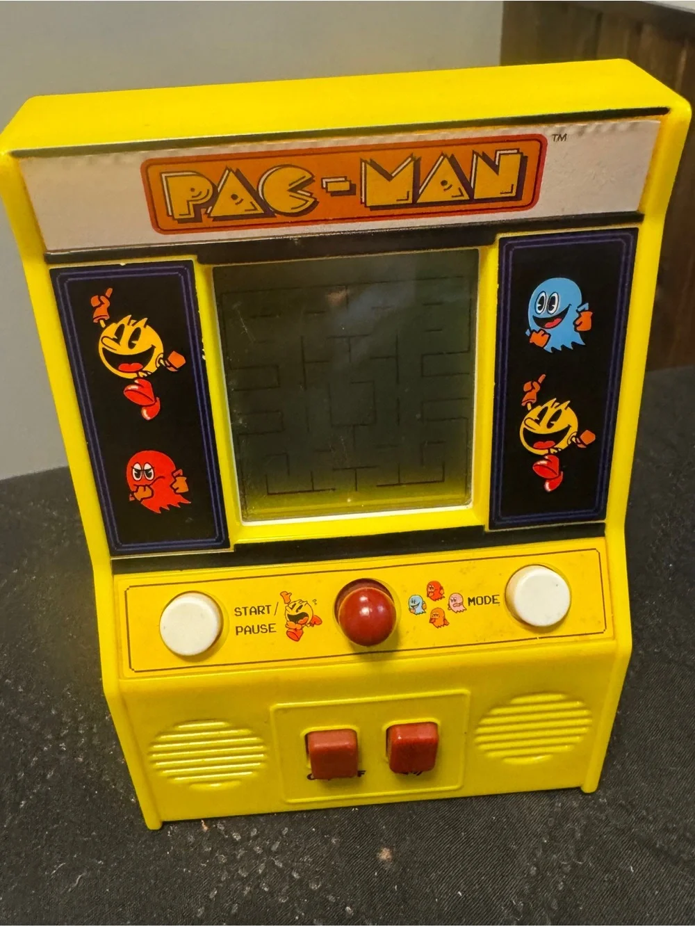 Vtg Pac-Man Yellow Handheld Arcade Game #9521 - 6”x4”x2”